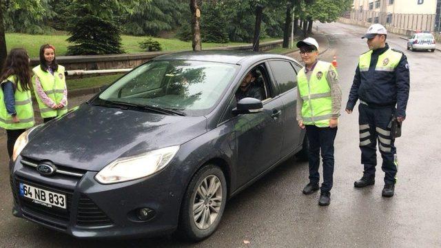 Öğrenciler Trafik Denetimine Çıktı, Sürücüleri Uyardı