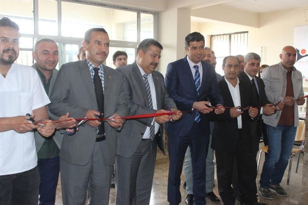 Zihinsel Engelli &Ouml;ğrenciler Usta Sanat&ccedil;ılara Taş &Ccedil;ıkaran Eserler Sergiledi