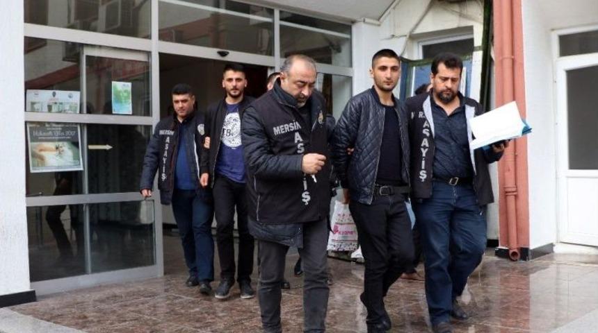 Tırların &Ouml;n&uuml;n&uuml; Kesip, Gasp Ettiler