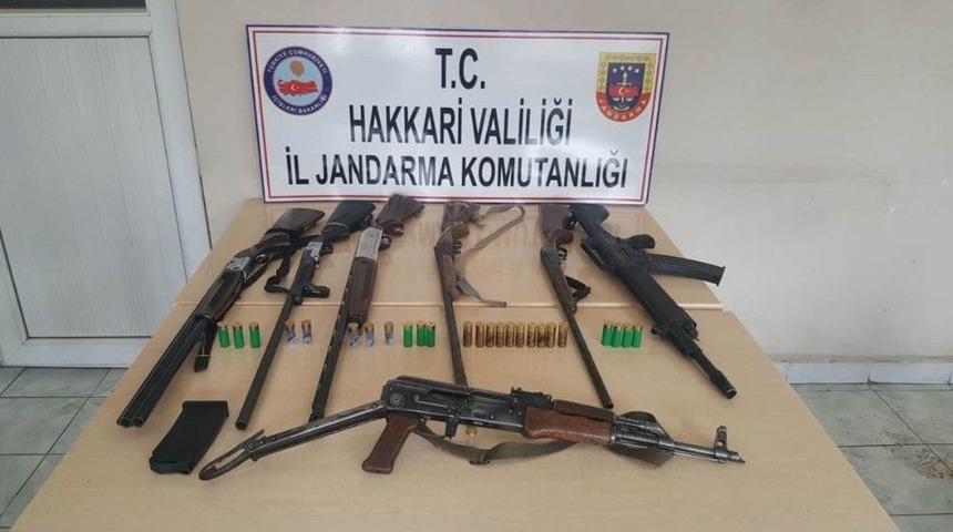 Hakkari Merkezli 3 İlde G&ouml;&ccedil;men Ka&ccedil;ak&ccedil;ılarına Y&ouml;nelik Operasyon; 7 G&ouml;zaltı