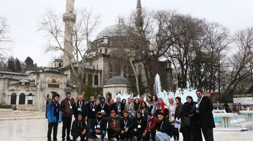 Avustralyalı T&uuml;rk Asıllı &Ouml;ğrenciler Ey&uuml;psultan&rsquo;ı Gezdi