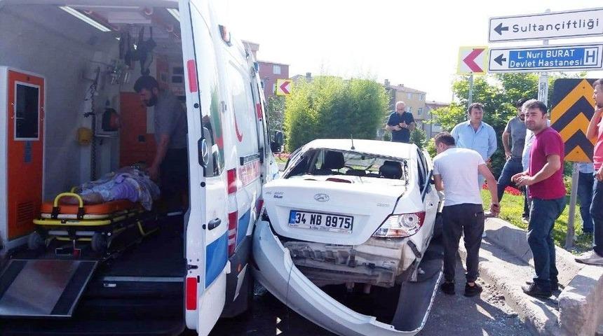 Sultangazi&rsquo;de Ambulans Kaza Yaptı : 1 Yaralı