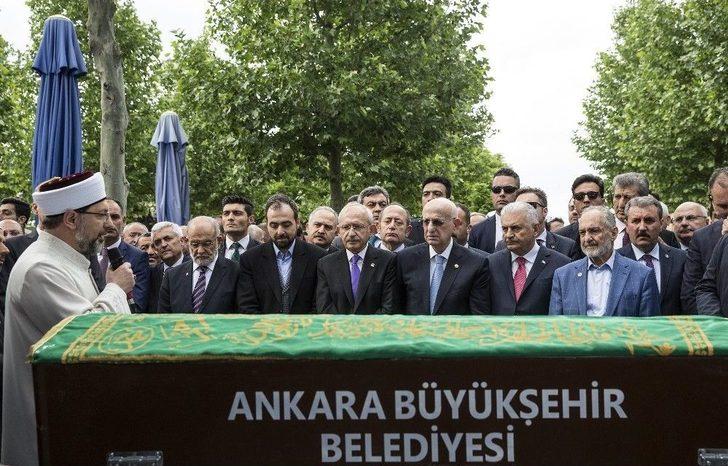 Hayatını Kaybeden Eski Bakan Cevat Ayhan İçin Cenaze Namazı Kılındı G2