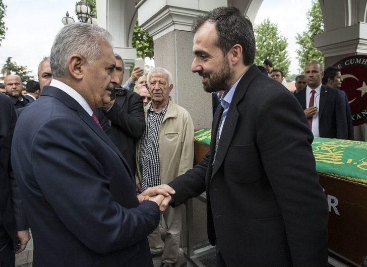 Hayatını Kaybeden Eski Bakan Cevat Ayhan İçin Cenaze Namazı Kılındı G5