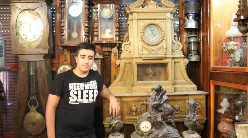 (&ouml;zel) Saray Ve K&ouml;şkleri S&uuml;sleyen Saatler Şimdi M&uuml;zelerde Sergileniyor