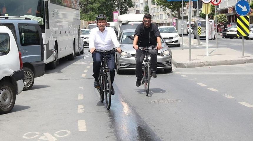 Başkan Aydın 500 Bisikletliyle Trafikte