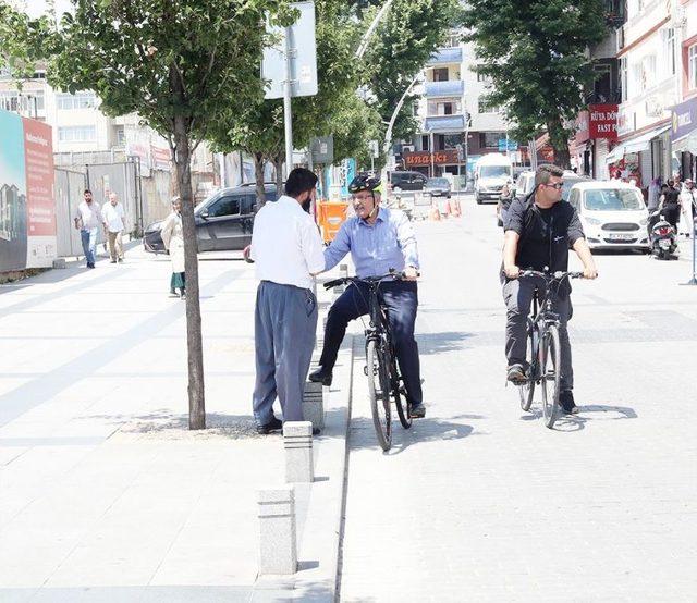 Başkan Aydın 500 Bisikletliyle Trafikte 3