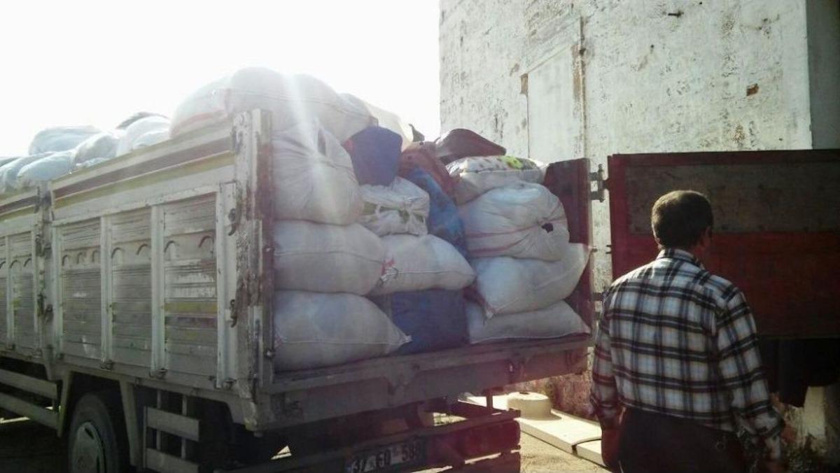 İstanbullu İyilik Delileri&rsquo;nden Ayvalıklı Yoksullara Şefkatli Destek