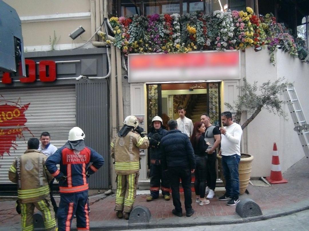 İstiklal Caddesi&rsquo;nde Restoran Yangını Korkuttu