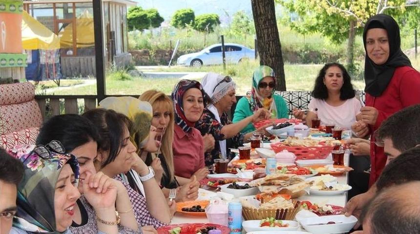 Kulplu Kadınlar Van&rsquo;ı Gezdi