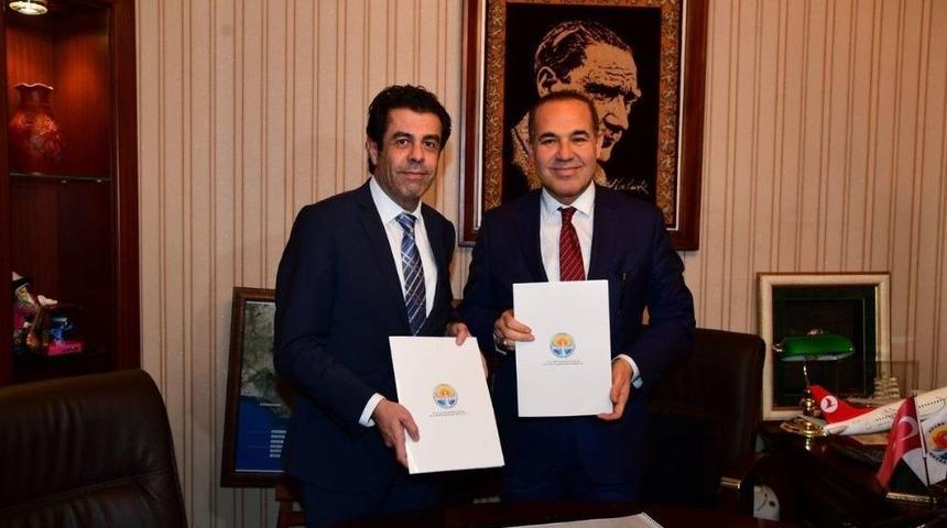 Adana&rsquo;da "m&uuml;lteci Meclisi" Kuruldu