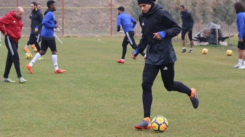 Evkur Yeni Malatyaspor Yağmur Altında &Ccedil;alıştı