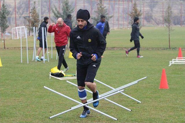 Evkur Yeni Malatyaspor Yağmur Altında Çalıştı