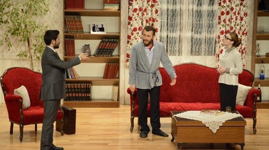 &rsquo;kocamın Nişanlısı&rsquo; Tiyatro Oyunu Sahnelendi