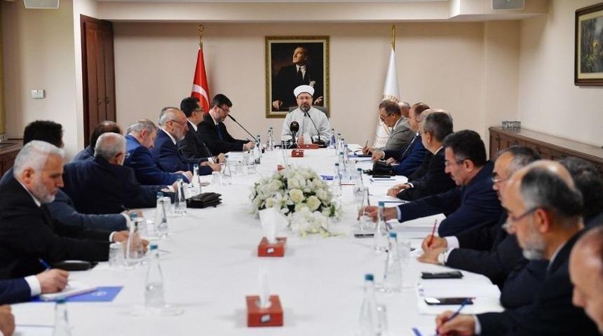 Diyanet İşleri Başkanı Erbaş, Yeni Atanan M&uuml;ft&uuml;leri Kabul Etti