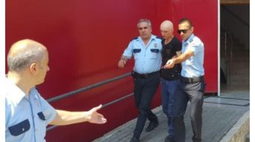 (&ouml;zel) Kartal&rsquo;da Tacizci &Ouml;nce Kameraya Sonra Polise Yakalandı