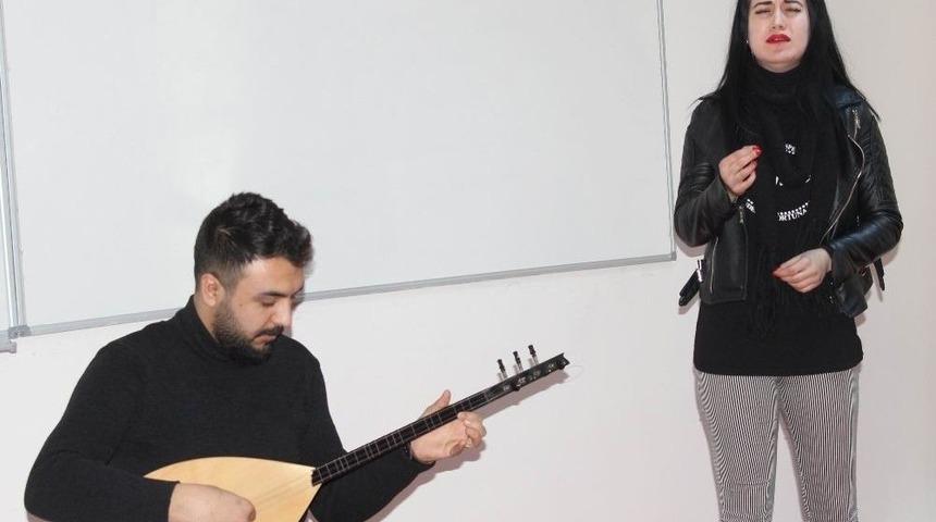 Sahne Sırası Gen&ccedil;lerde