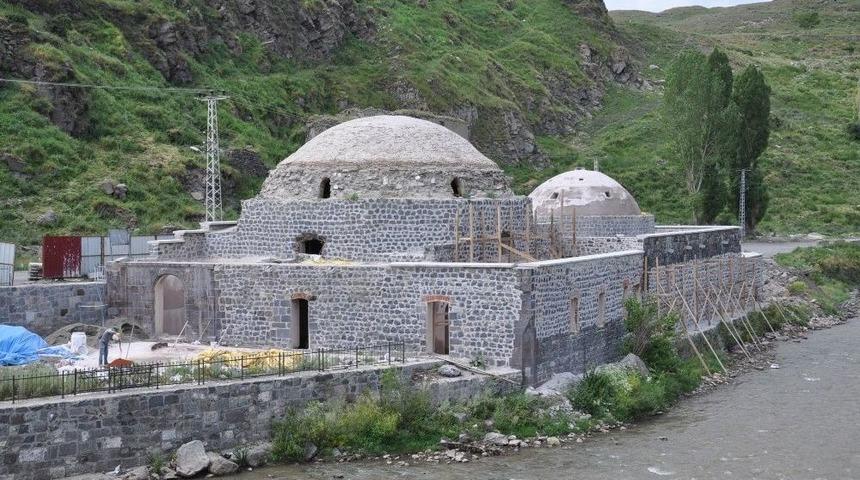Kars&rsquo;ta Tarihi Hamamların Restorasyonu Devam Ediyor