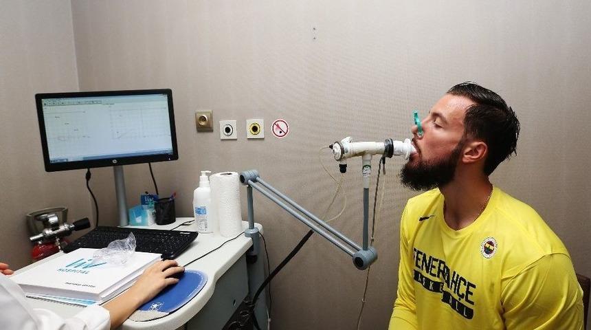 Fenerbah&ccedil;e Doğuş&rsquo;un Yeni Transferi Lauvergne Sağlık Kontrol&uuml;nden Ge&ccedil;ti