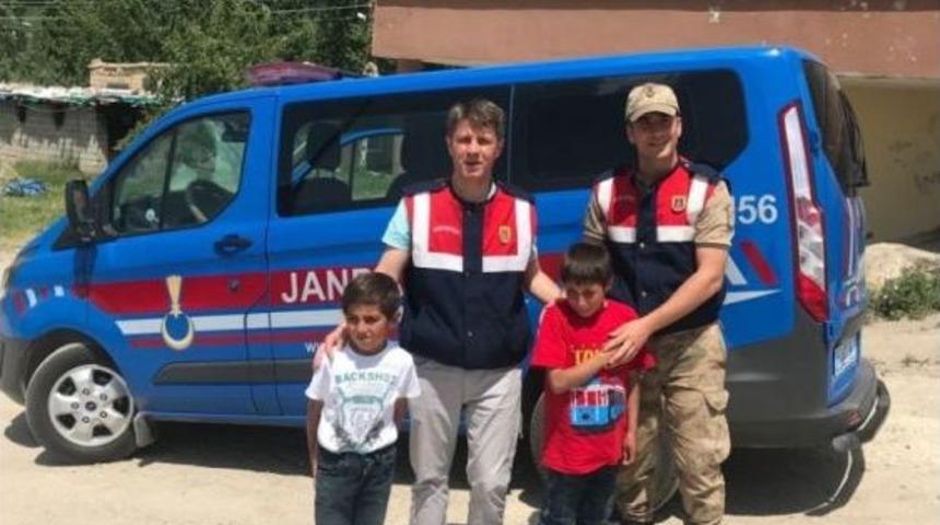 Evlerinden 7 Kilometre Uzaklaşan &Ccedil;ocuklar Kaybolmadan Bulundu