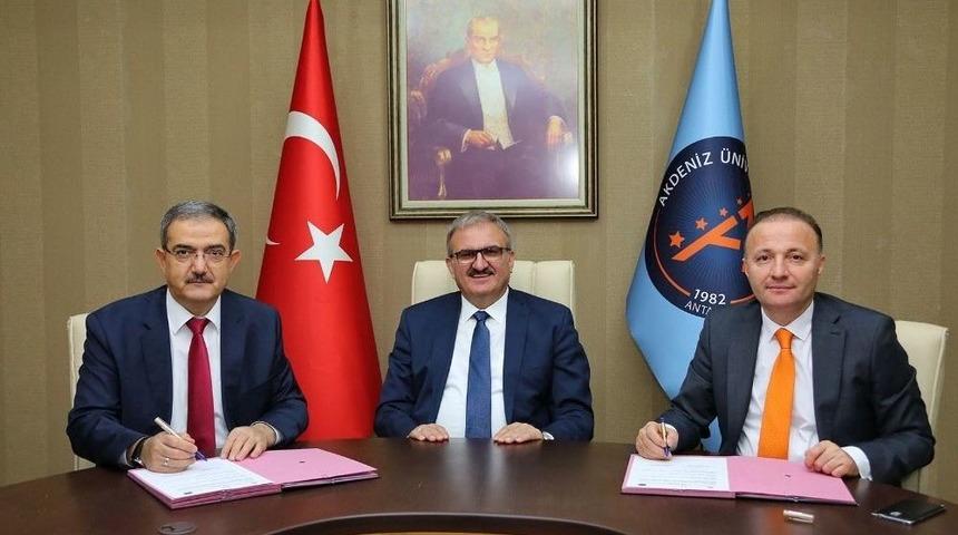 İki B&uuml;y&uuml;k &Uuml;niversiteden &Ouml;rnek İşbirliği