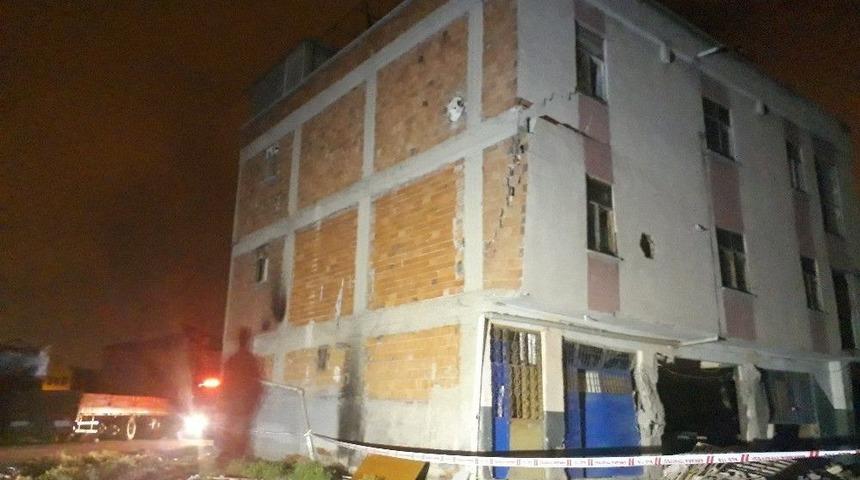 Ankara&rsquo;da 3 Katlı Binada G&ouml;&ccedil;&uuml;k: 2 İş&ccedil;i Molozlar Arasında Mahsur Kaldı