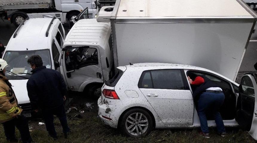 Tem&rsquo;de Zincirleme Kaza: 5 Ara&ccedil; Birbirine Girdi