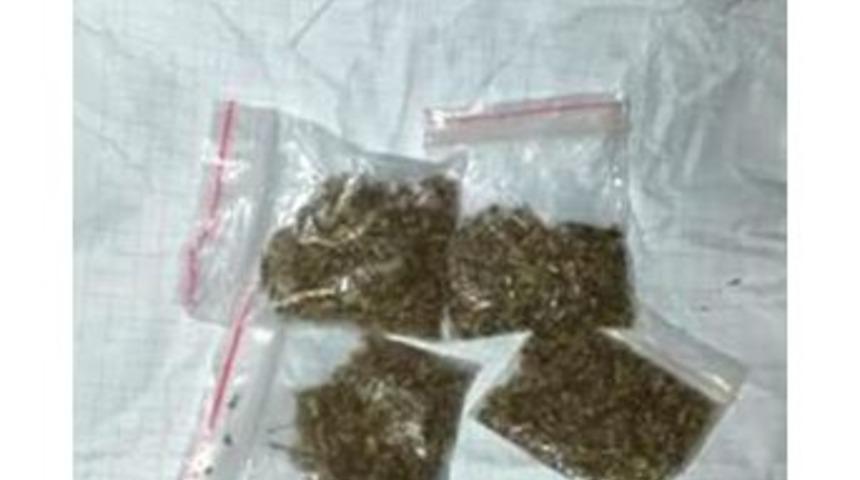 Baraj Kenarında Uyuşturucu Kullanan Şahıslar Yakalandı