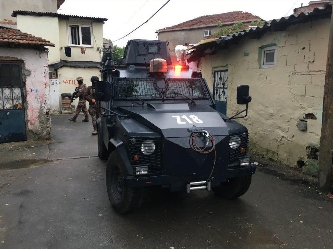 Sarıyer&rsquo;de 15 Ayrı Adrese Uyuşturucu Operasyonu Yapıldı
