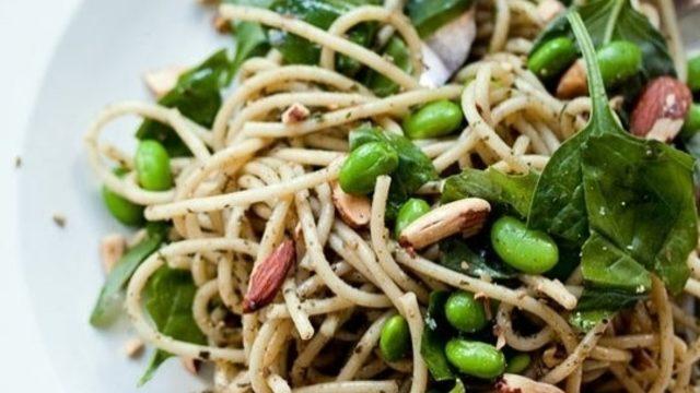 Limonlu, Ispanaklı, Soya Fasulyeli Pesto Soslu Makarna