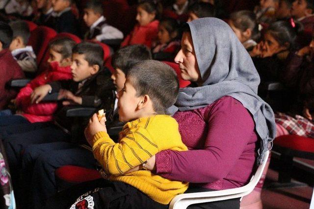 Silopi’de Minik Öğrencilere Yönelik Tiyatro Etkinliği