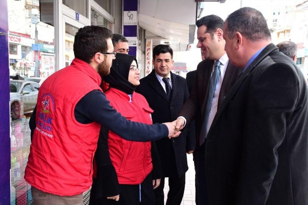 Başkan Vekili &Ouml;zt&uuml;rk, İpekyolu Gen&ccedil;lik Merkezini Ziyaret Etti