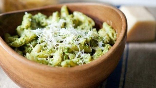Cevizli, Pesto Soslu ve Parmesan’lı Penne Makarna