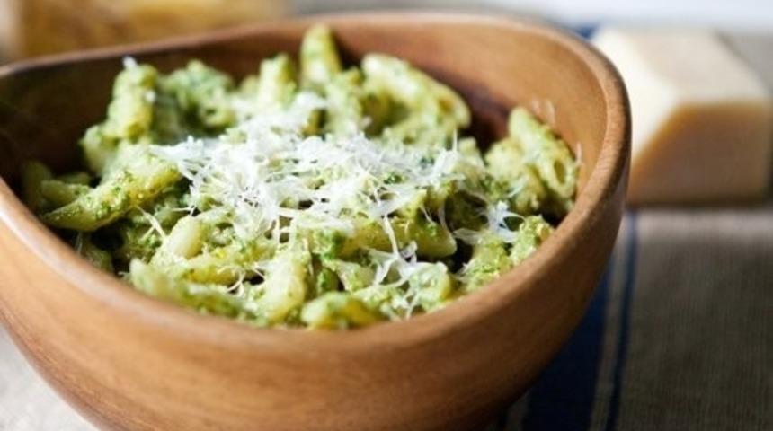 Cevizli, Pesto Soslu ve Parmesan’lı Penne Makarna