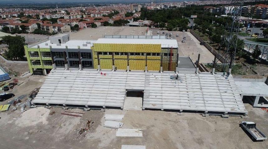 Tevfik Lav Spor Tesisleri Hızla Y&uuml;kseliyor