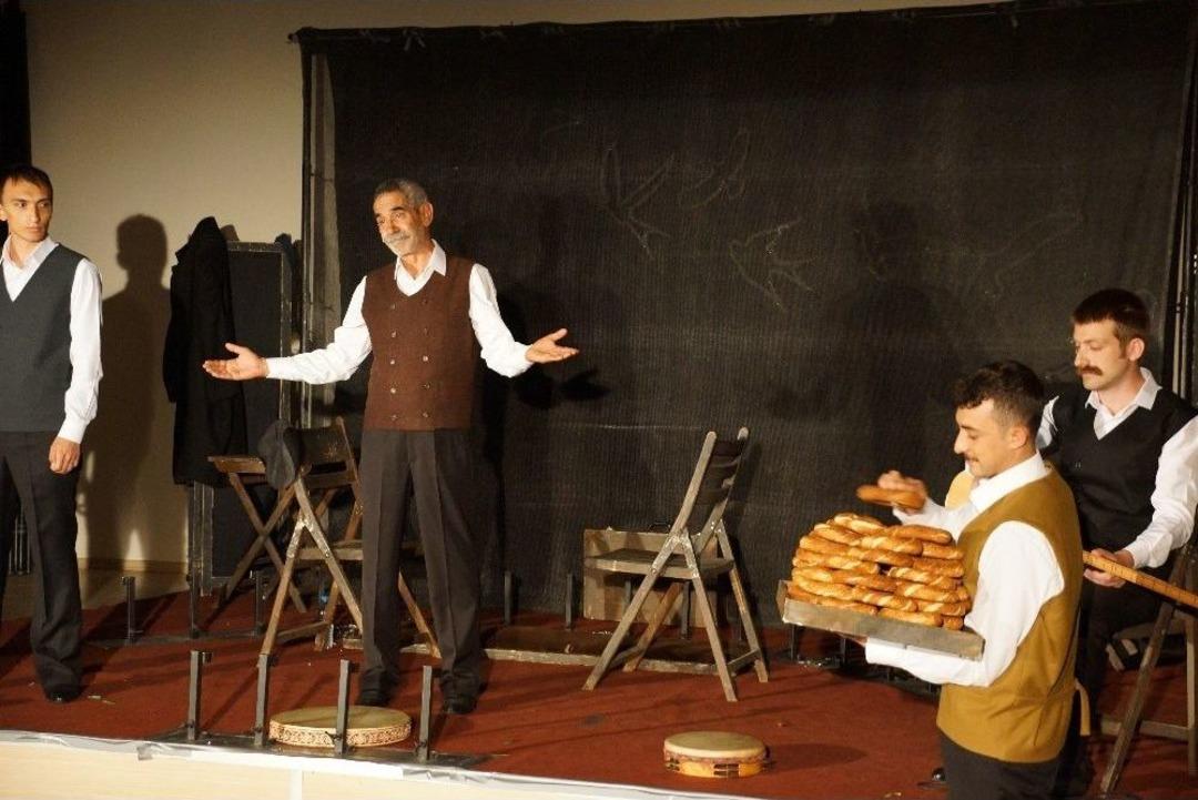 "son Kuşlar" Demir Parmaklıklar Arkasındakileri &Ouml;nce G&uuml;ld&uuml;rd&uuml;, Sonra Ağlattı