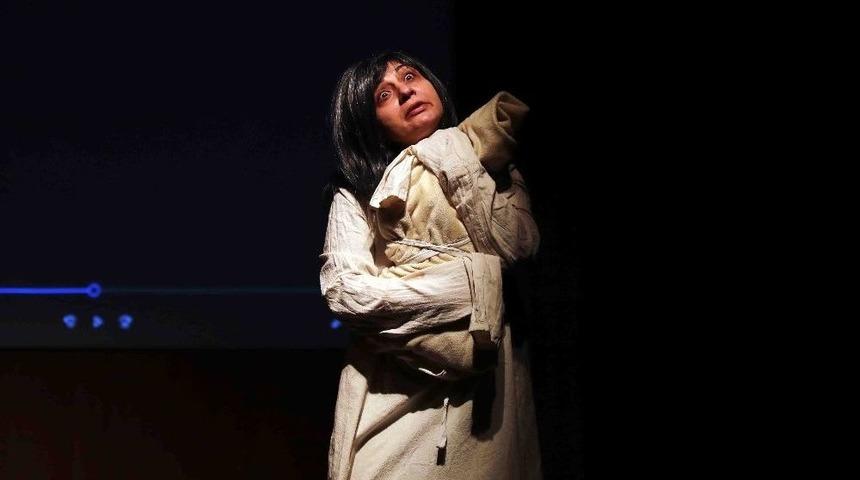 Hocalı Katliamı&rsquo;nda Hayatını Kaybedenler Tiyatro Oyunuyla Anıldı