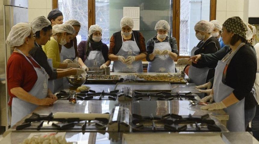 Yemek Ve Pasta Ustası Oluyorlar