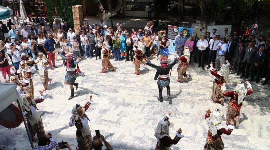 Kuşadası&rsquo;nda &Ouml;rgenciler Kendileri Yaptı Kendileri Tanıttı