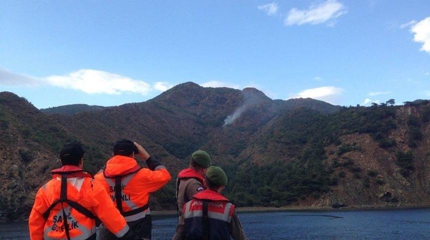 Muğla&rsquo;da Askeri &Uuml;s B&ouml;lgesine D&uuml;şen Yıldırım Yangına Sebep Oldu