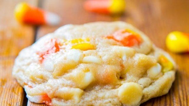 Mısırlı ve Beyaz Çikolatalı Yumuşak Kurabiye