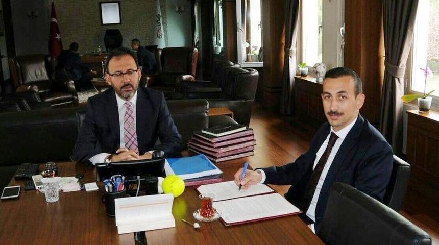 Başkan Vekili &Ccedil;i&ccedil;ekli&rsquo;den 1 Milyon Tl&rsquo;lik İmza