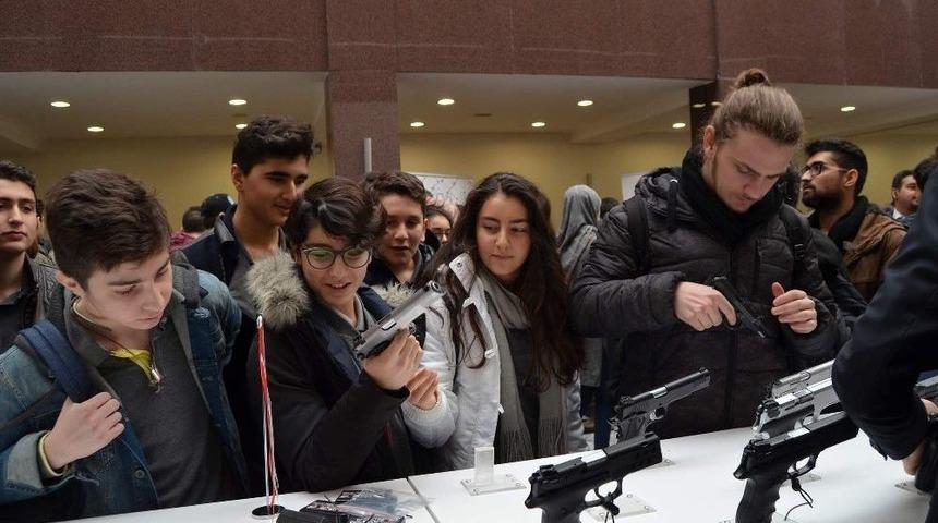 &Ouml;ğrencilerden Silahlara Yoğun İlgi