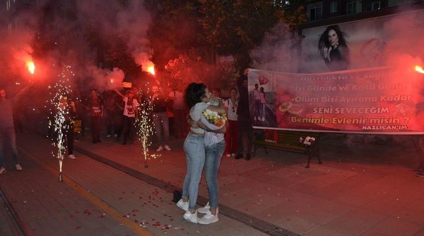 Eskişehir&rsquo;de S&uuml;rpriz Evlenme Teklifi