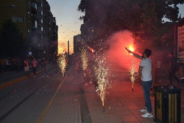 Eskişehir’de Sürpriz Evlenme Teklifi