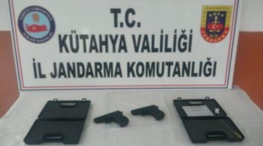 D&uuml;ğ&uuml;n Salonu &Ouml;n&uuml;nde Silahla Ateş Ettiler