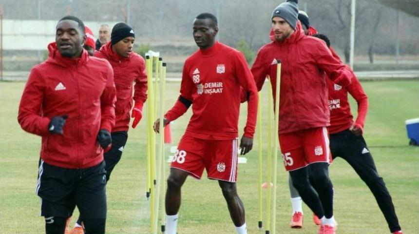 Aybaba:" Ligde Sıralama Olarak Yukarılarda Kalmak İstiyoruz"