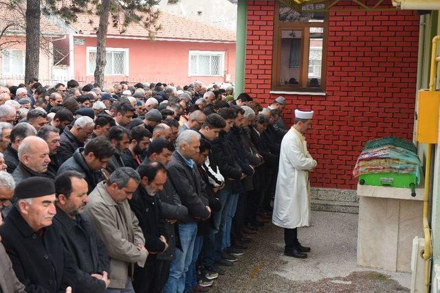 Tokat’ta Yanan Otomobilde Hayatını Kaybeden İki Çocuk Annesi Toprağa Verildi