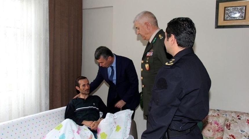 Kaymakam Ali Sırmalı Afrin&rsquo;de Yaralanan Mehmet&ccedil;iği Ziyaret Etti