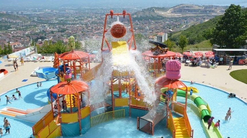 Vatandaşlar Aquaparka Akın Ediyor